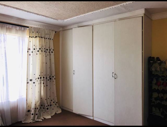 4 BEDROOM TOWNHOUSE FOR SALE IN SONNEVELD